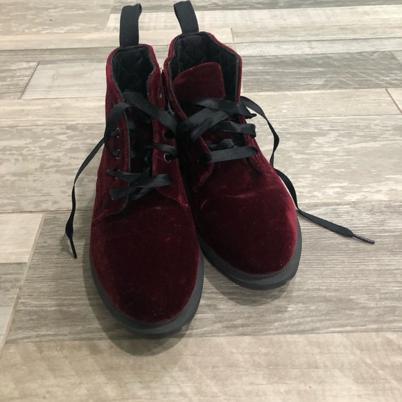 Doc Martens Combat Ankle Boots Red Velvet Brocade Lace Up Lana Women 6M 7L - Picture 1 of 8